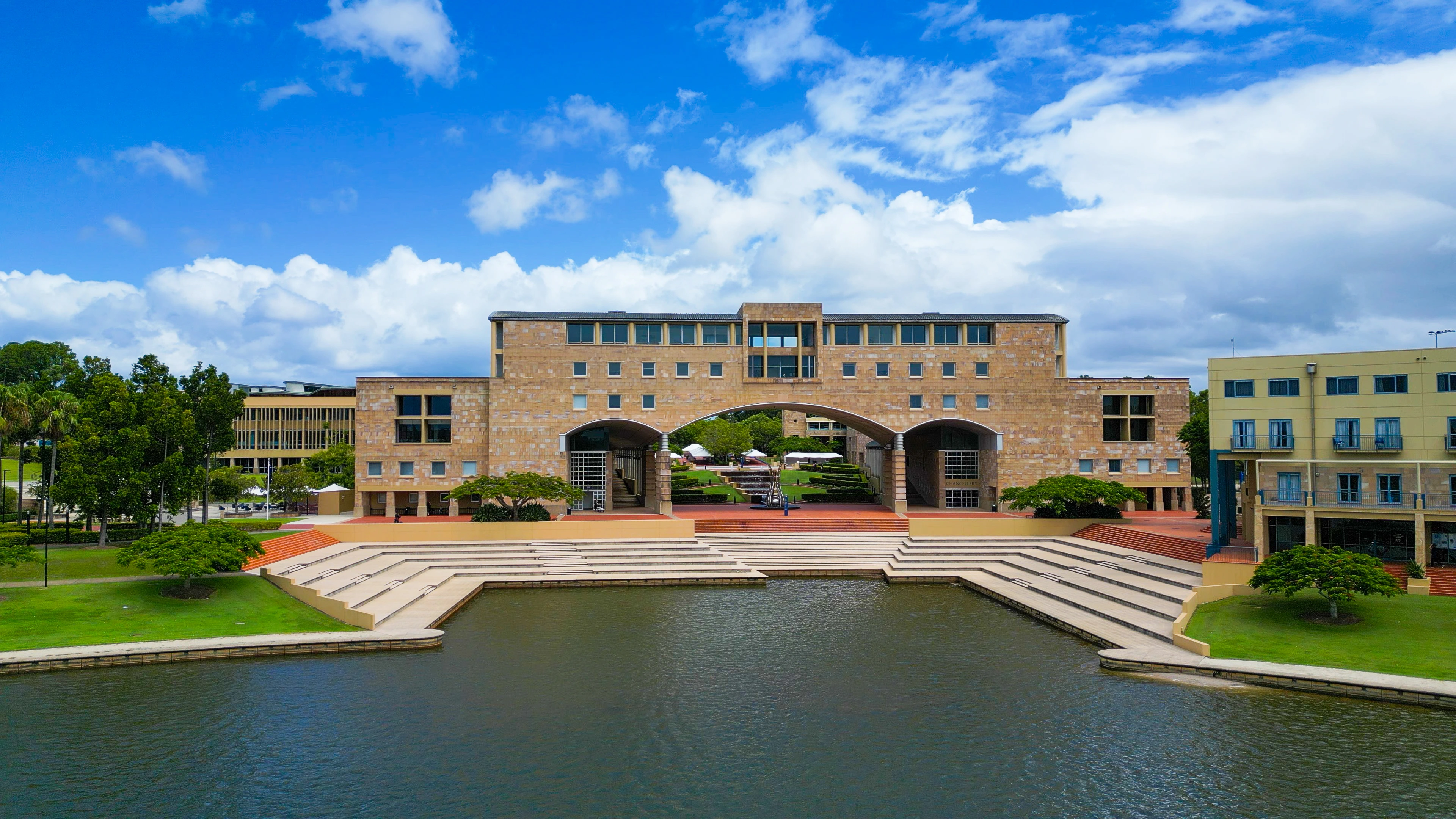 Bond Univ Careers on AcademicJobs